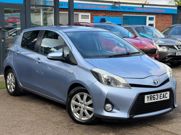 2013 Toyota Yaris 1.5 VVT-h T4 Hatchback 5dr Petrol Hybrid CVT Euro 5 (101 ps) HATCHBACK Petrol/E...