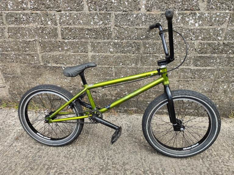 Blank Icon - Intermediate Level BMX Bike - 20.8" TT - Met Green ( Pre Owned )