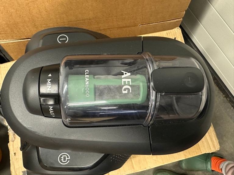 Vacuum cleaner brand new never used 