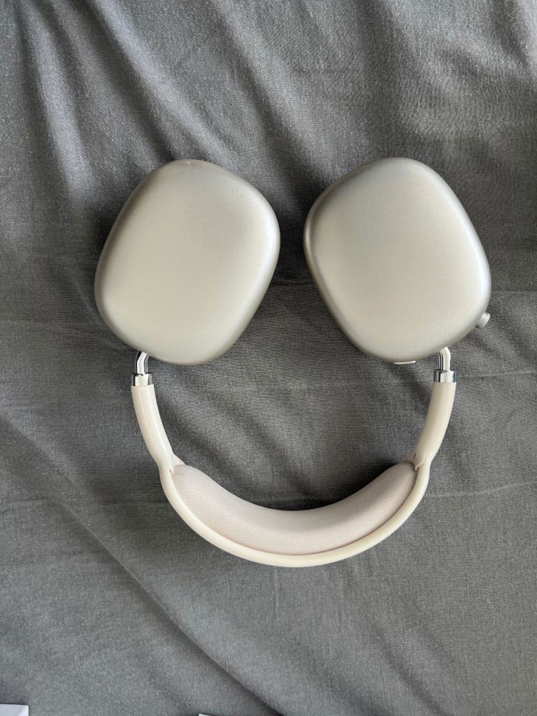 Apple headphones 