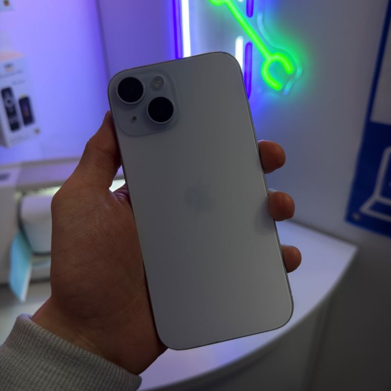 PRISTINE: Apple iPhone 15, 128gb, Blue (UNLOCKED)