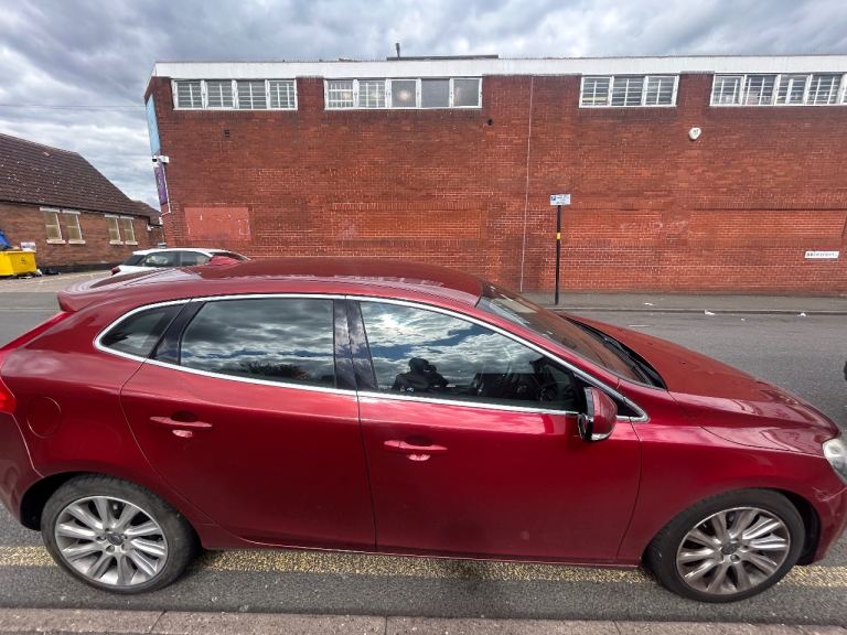 Volvo, V40, Hatchback, 2013, Semi-Auto, 1984 (cc), 5 doors