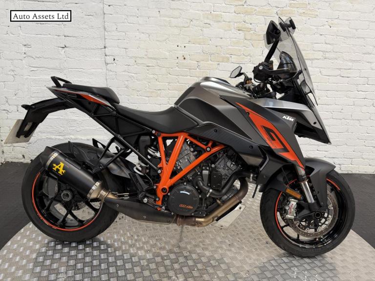 2017 KTM 1290 Super Duke GT 1290 Sports Tourer Petrol Manual Euro 4 (175 ps) Sports Tourer Petrol...