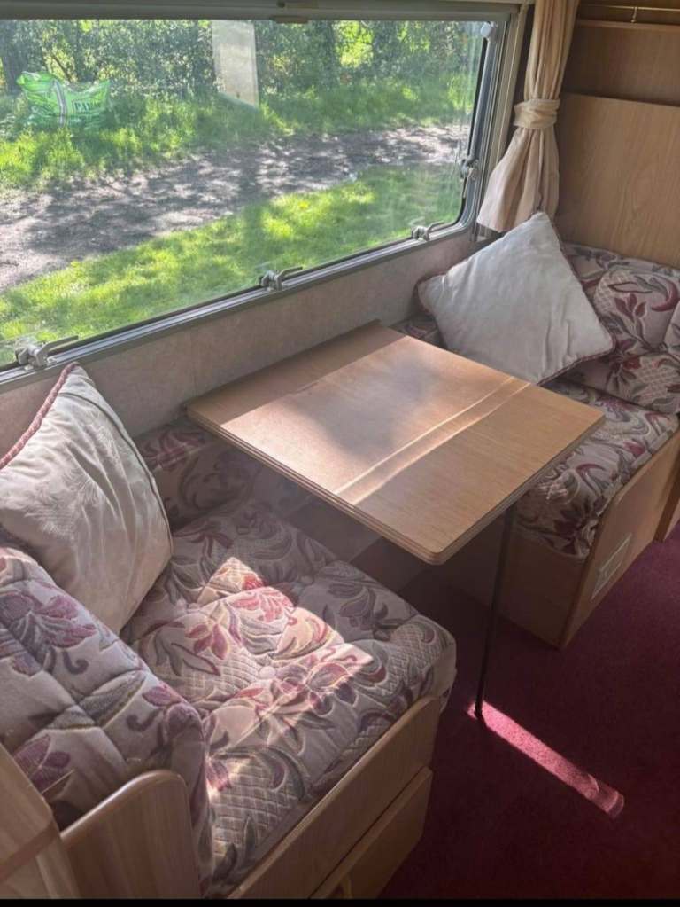 Bailey pageant champagne