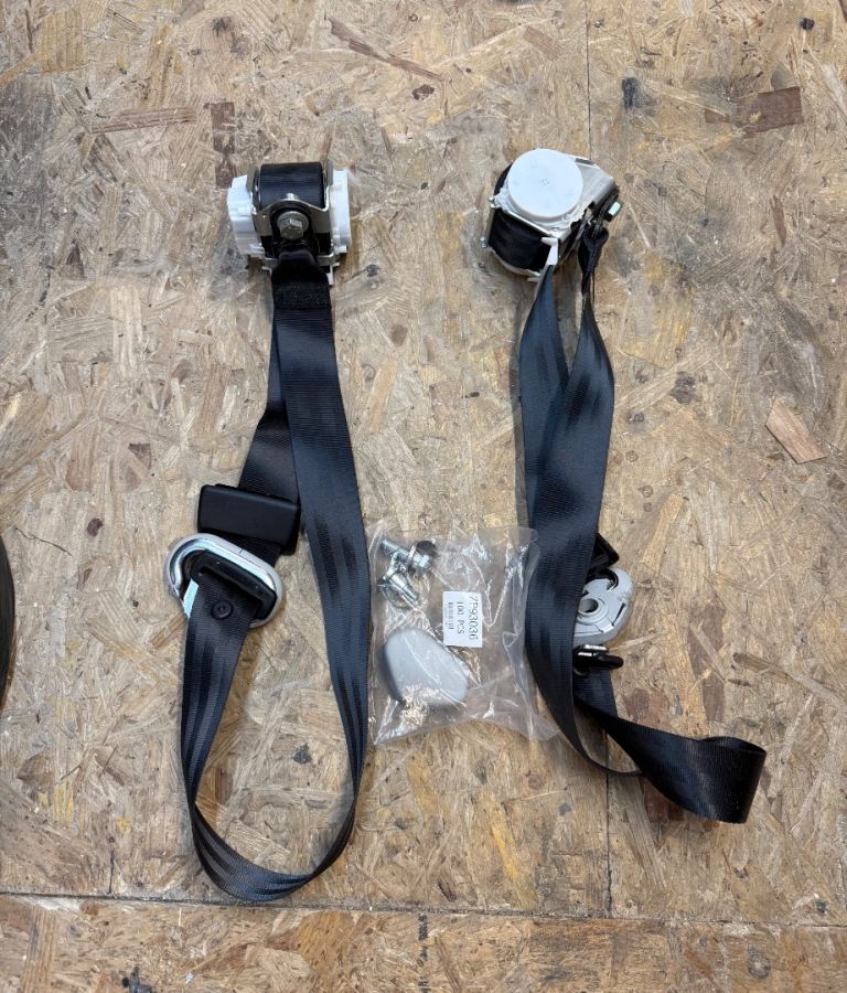 VW Transporter Seatbelts