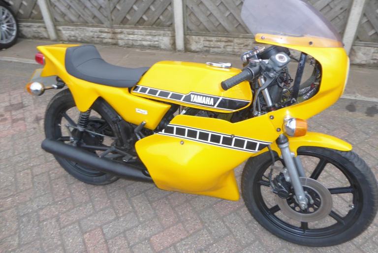 YAMAHA RD 125 TWIN T REG 1979 REAR SETS FRESH PAINT WORK NEEDS RECOMMISSIONING