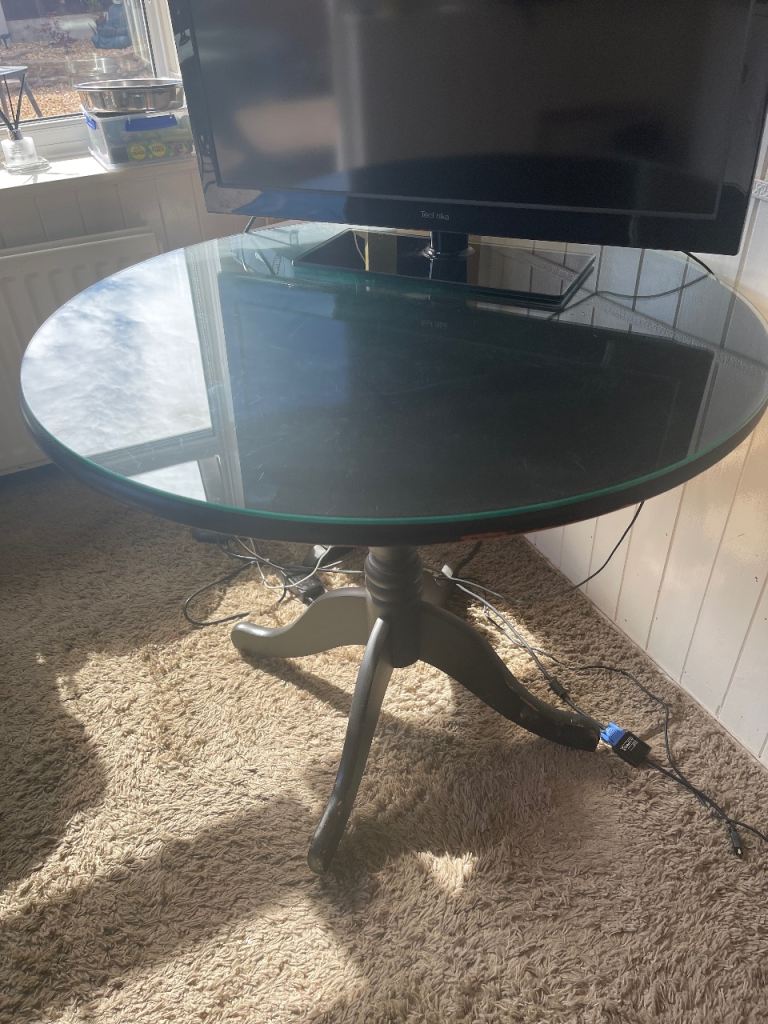 Black Round Pedestal Dining Table