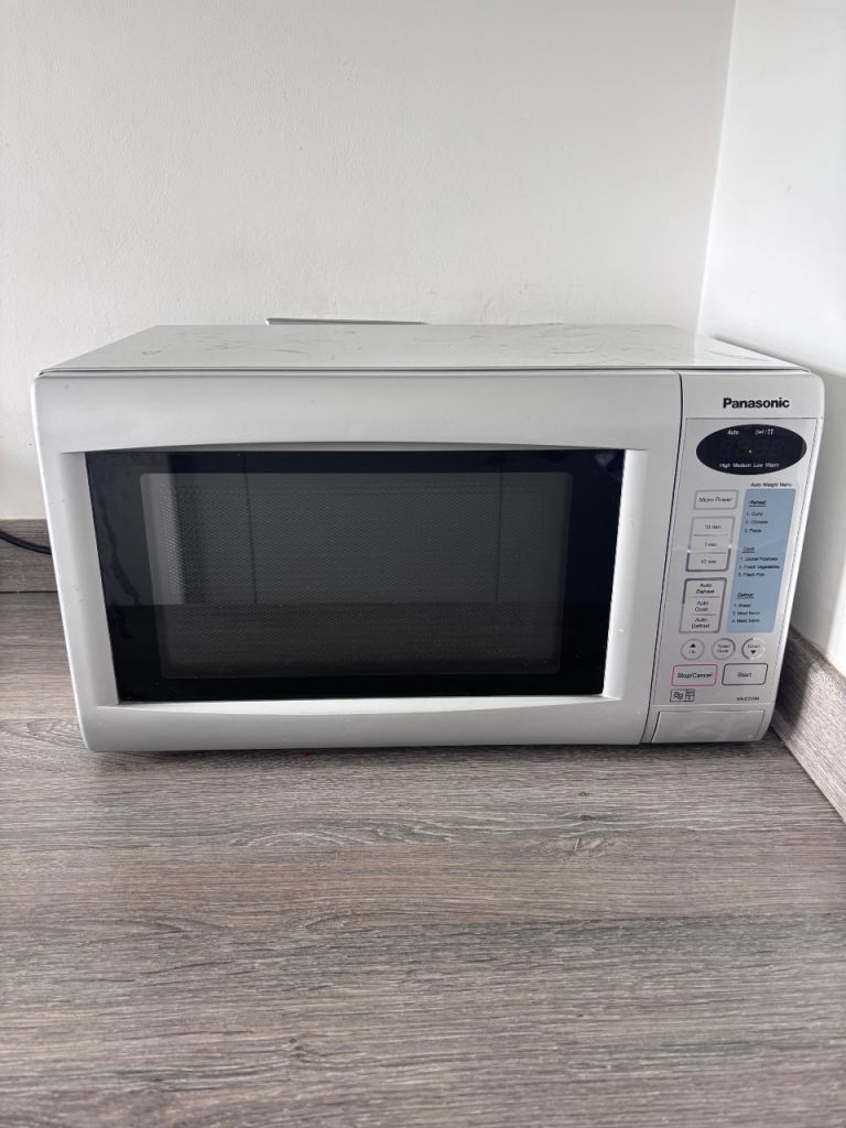 Panasonic Microwave Oven – grey, Good Condition