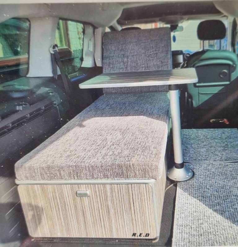 Berlingo Partner Camping Solo Boot Jump