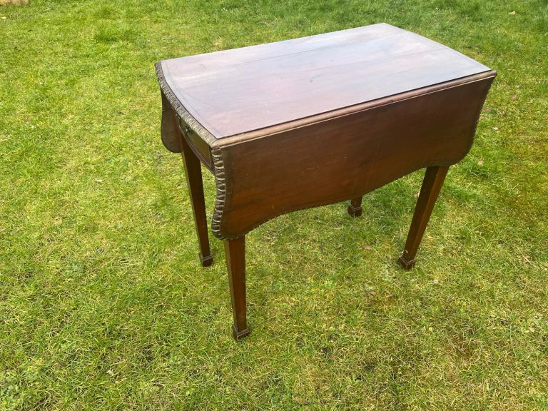 Edwardian mahogany Pembroke table