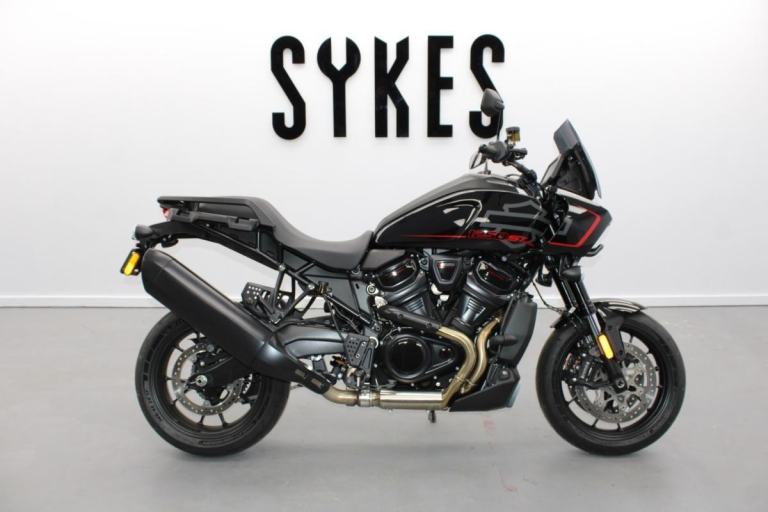 2025 Harley-Davidson RA1250ST Pan America ST in Vivid Black