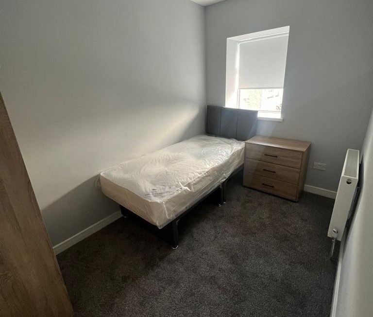 Single room in 3 bed room house 