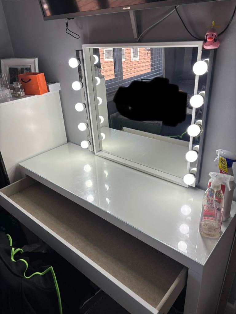 Dressing table, chair, mirror & lights
