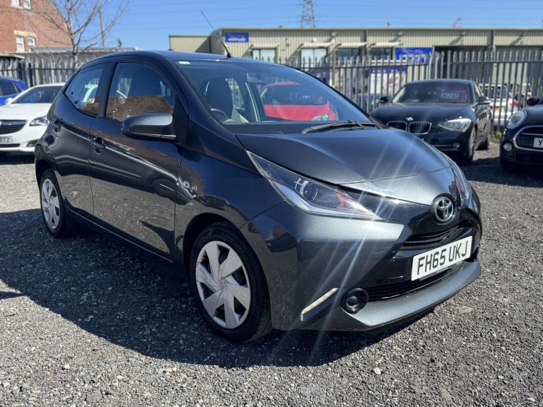 TOYOTA AYGO 1.0 VVT-i x-play 2015