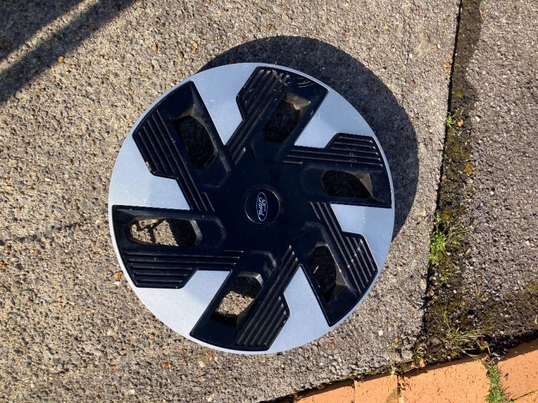 Used Genuine Ford 16" Wheel Trim P/N PZ31 1130 DA