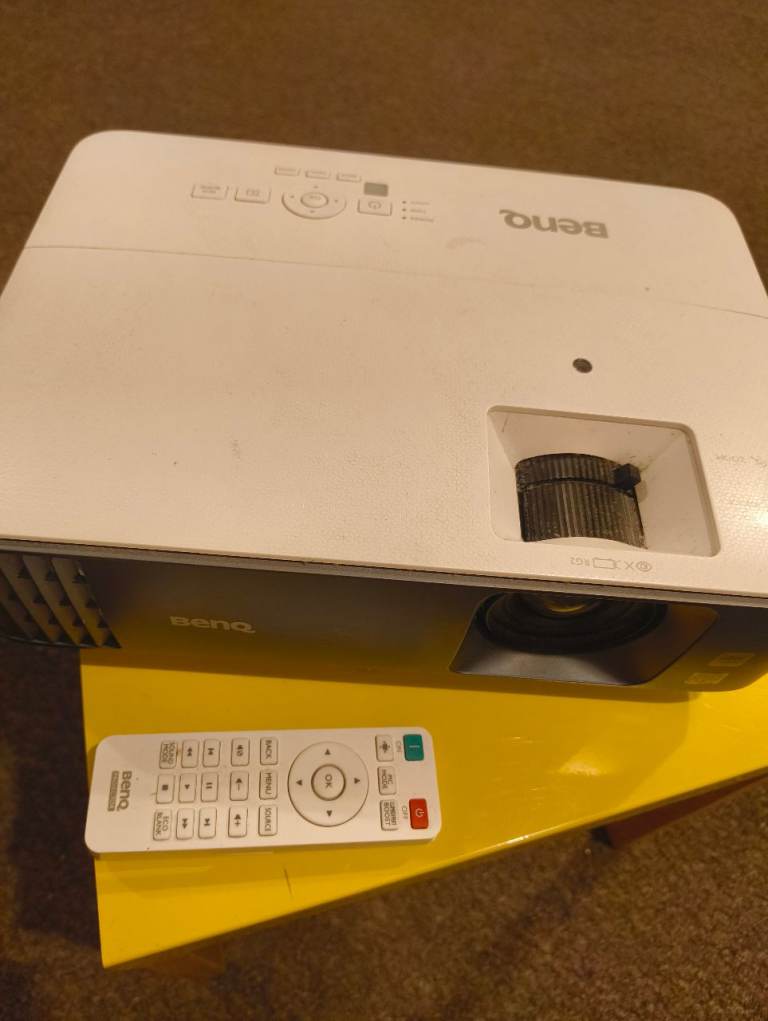 BenQ TK700 Projector with Remote Control – Good Condition