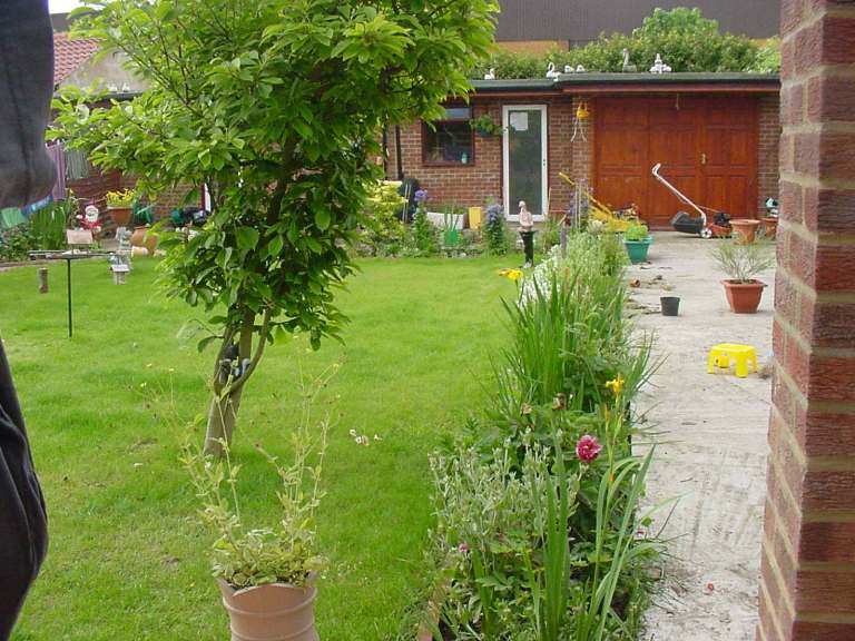 Cranford upstairs double room with single bed in male shared house No bills to pay Newly decorated