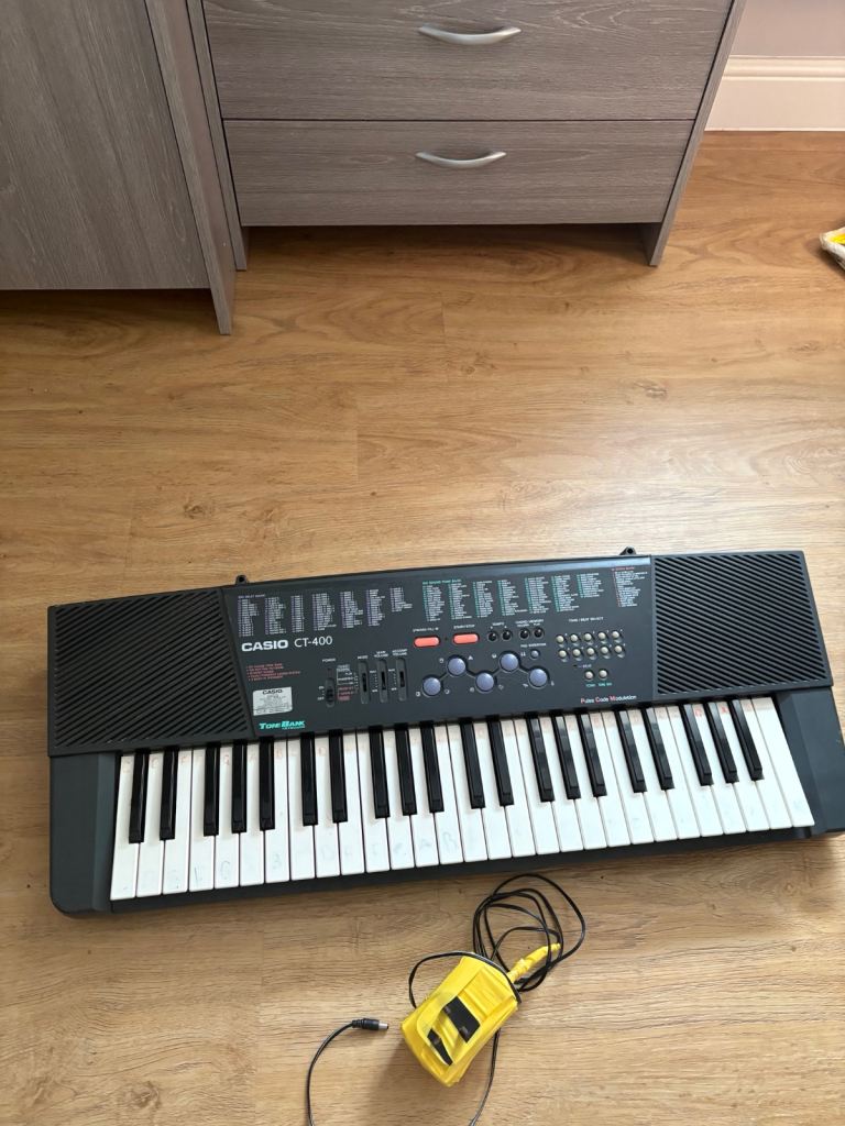 Casio CT-400 Electric Keyboard – Good Condition