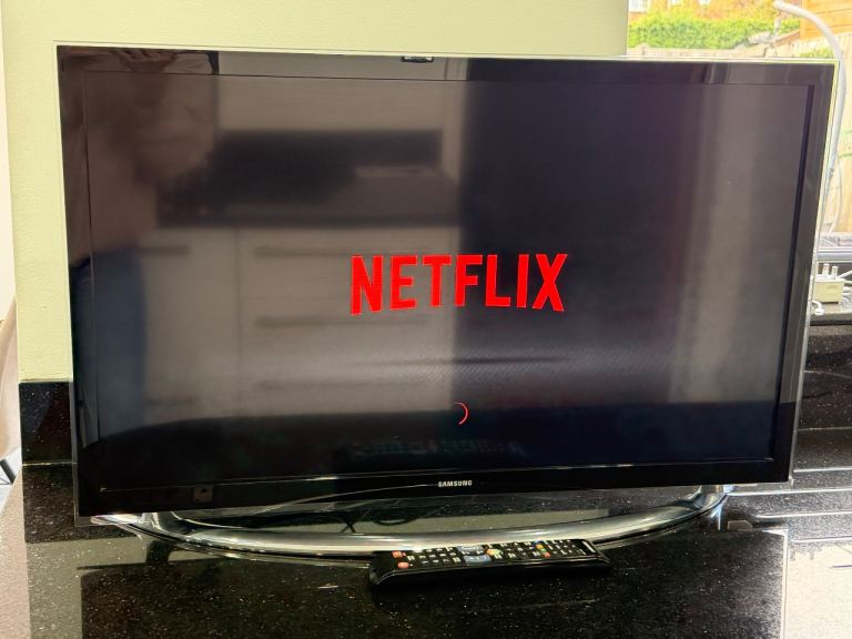 Samsung 32” Smart TV 