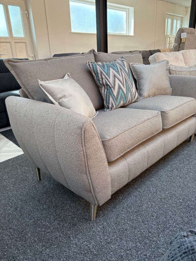 Brand new IVY 3+2 in grey Teddy boucle 