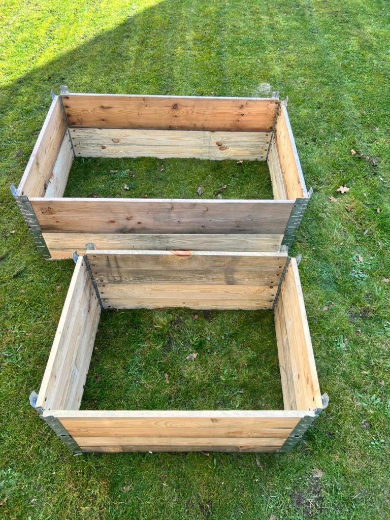 Raised bed kits / wooden pallets 