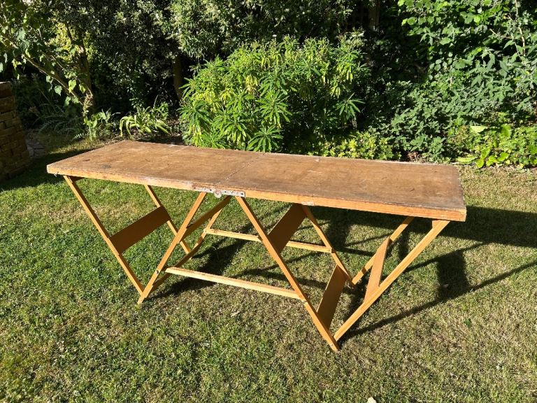 Heavy duty decorators table 