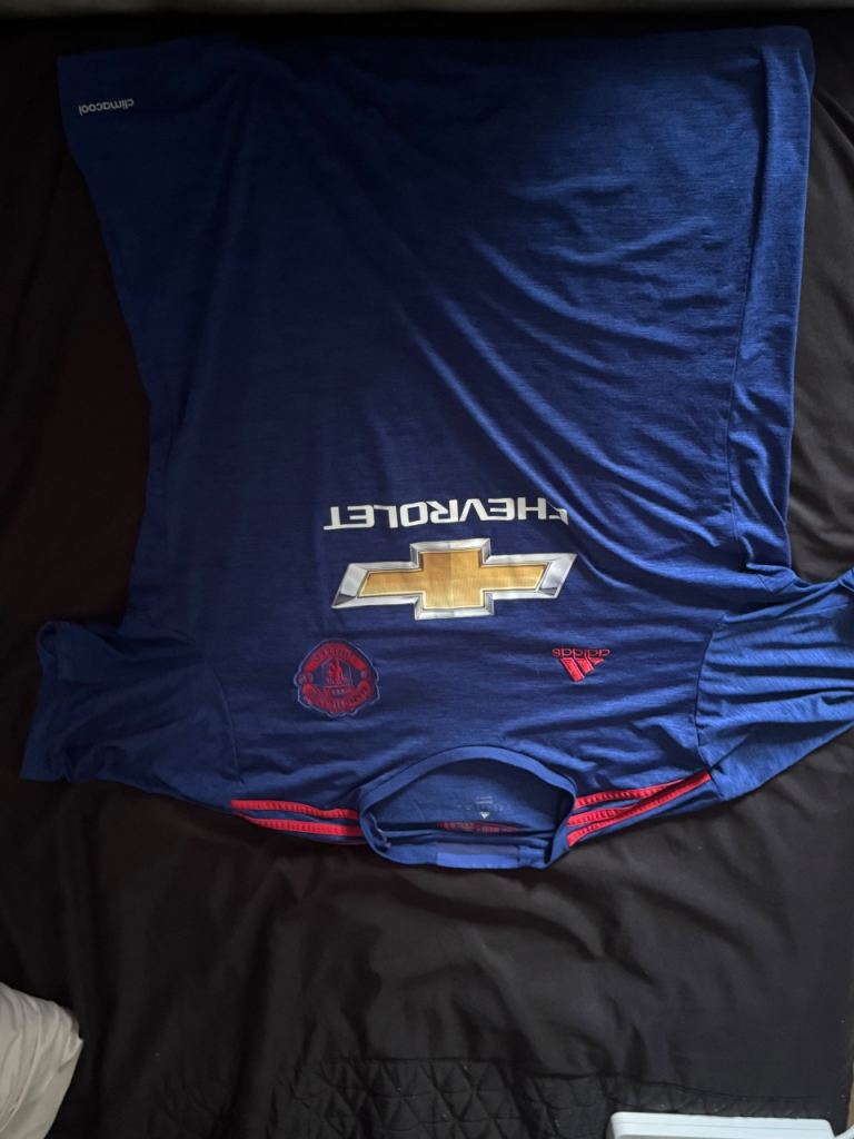 Manchester United Adidas Chevrolet Football Shirt - Size XL