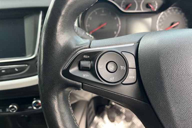 2021 Vauxhall Crossland 1.2i (83 PS) Griffin 5 Door Petrol SUV *** 1 Private Owner from New ***  ...