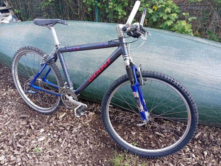 Giant ATX 860 Mountain / Hybrid Bike