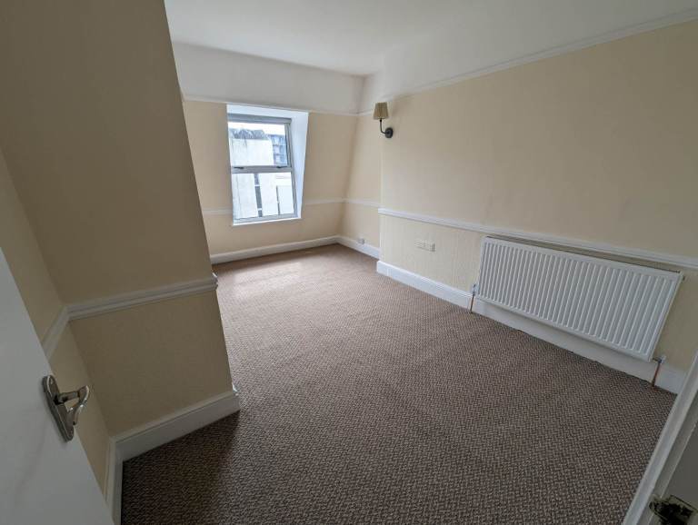 Self Contained - South Facing - One Bedroom - Flat To Let - Centeral Plymouth
