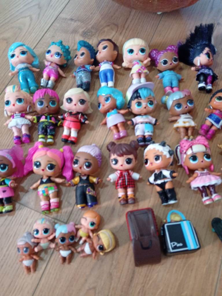 Large Collection of LOL Surprise Dolls – Good Condition