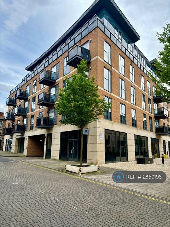 2 bedroom flat in Surbiton Plaza, Surbiton, KT6 (2 bed) (#2859198)