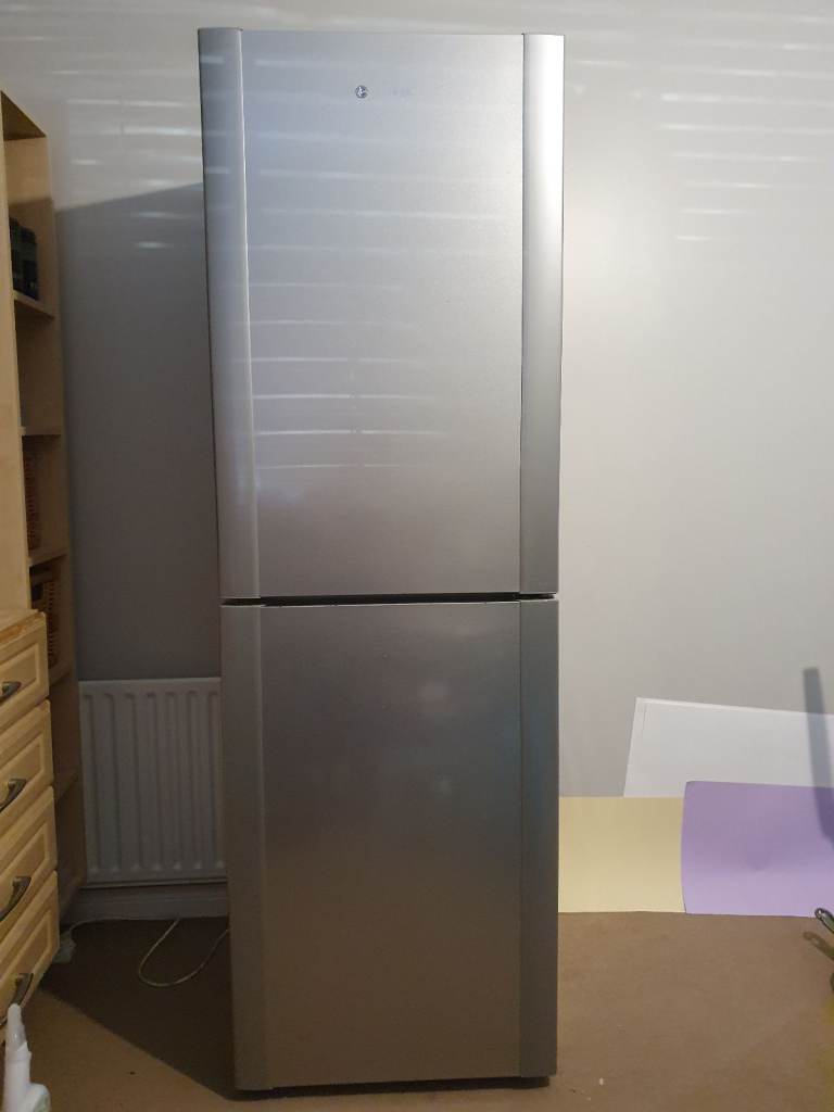 Freestanding Hoover Fridge freezer 