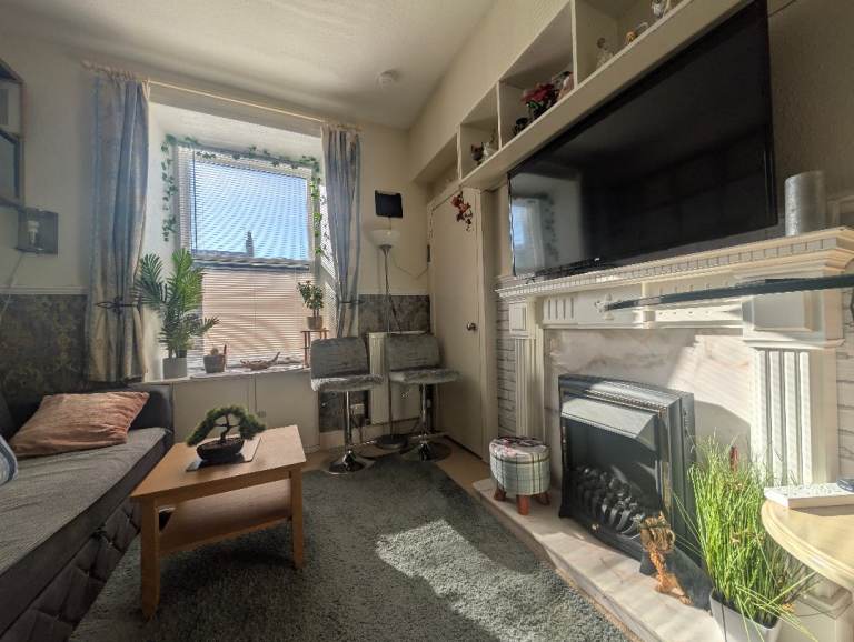 Short-Term Flat in Central Edinburgh – Available Now