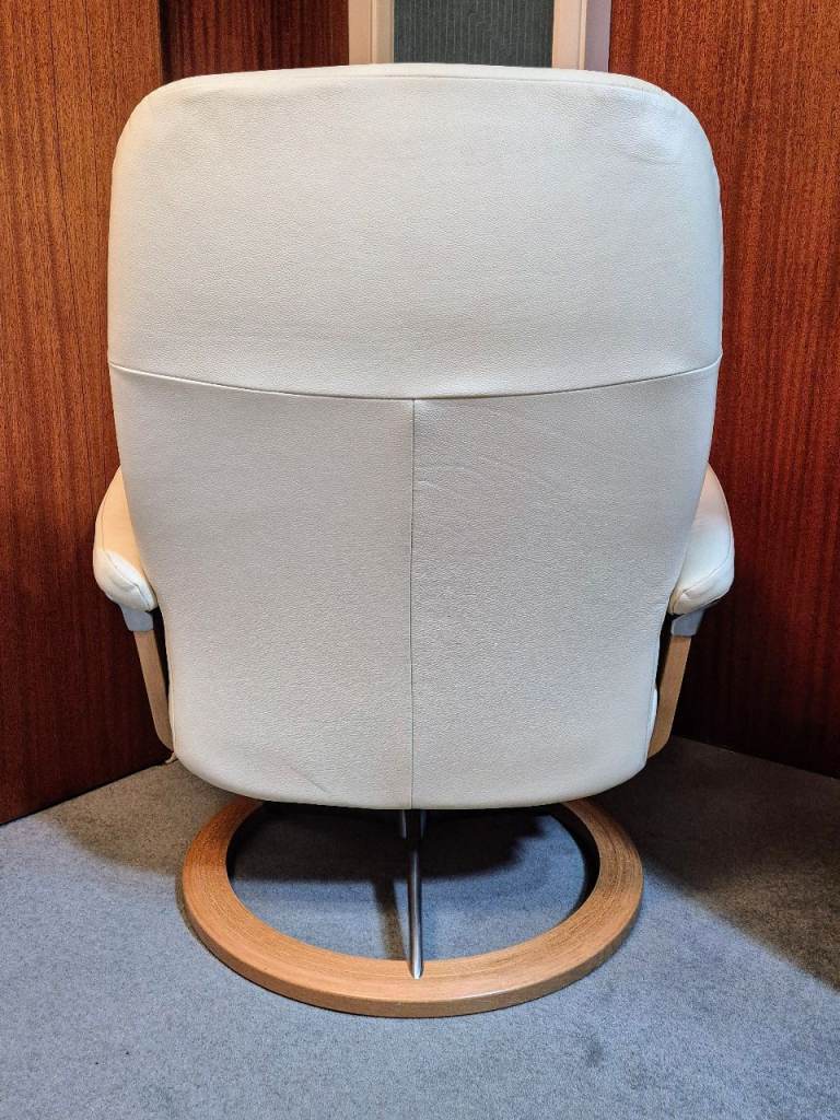 Stressless Consul Cream leather Signature chair + Footstool. Excellent Condition, As New