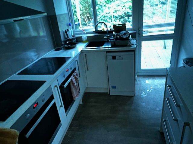 Available Now Spacious Ensuite Room with Private Living Area – Available Now