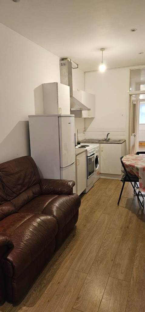 1 Bedroom Studio Flat to rent in Barking