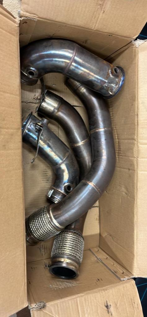 BMW M5 Comp straight pipe / CATLESS / Downpipe - 2019 F90 - 3000 miles use