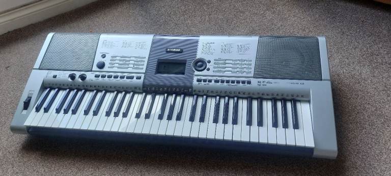 Yamaha psr e403 keyboard piano 