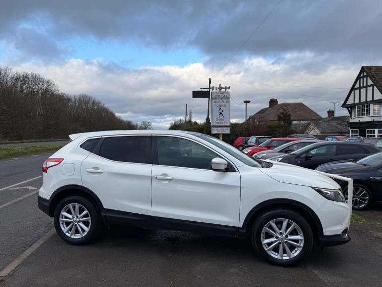 NISSAN QASHQAI 1.6 dCi Acenta Premium White Auto Diesel 2014