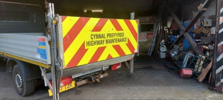 Drop side body & tail lift for sale 