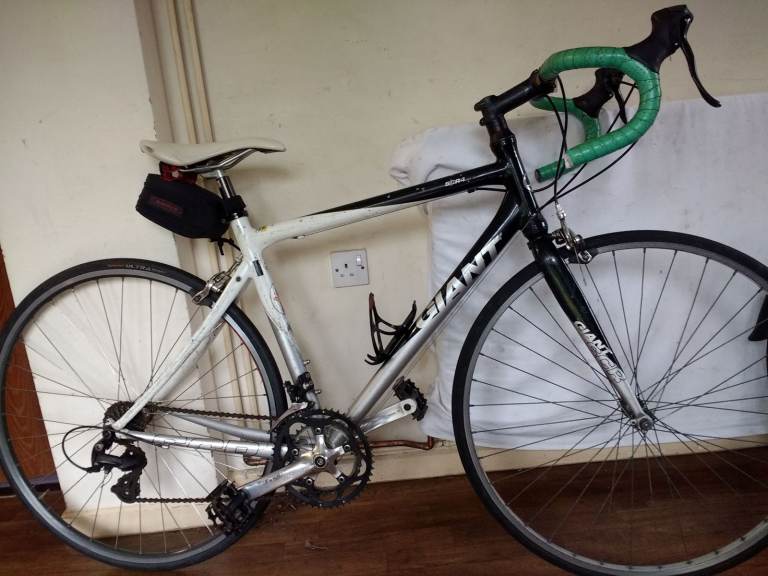 GIANT SCR 4 ROAD BIKE – in full working order