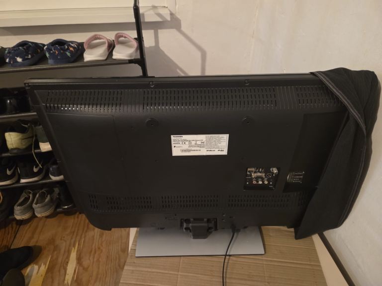 Toshiba 32” TV – Spares or Repair