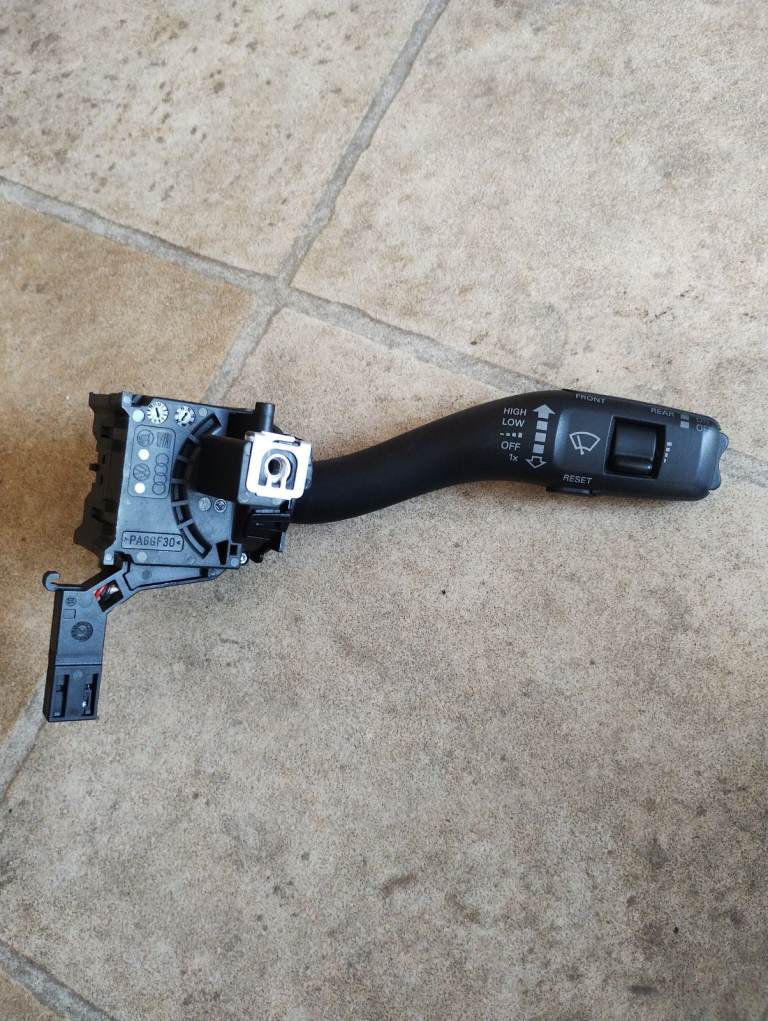 AUDI A3 8P WIPER COLUMN SWITCH 8P0 953 519E