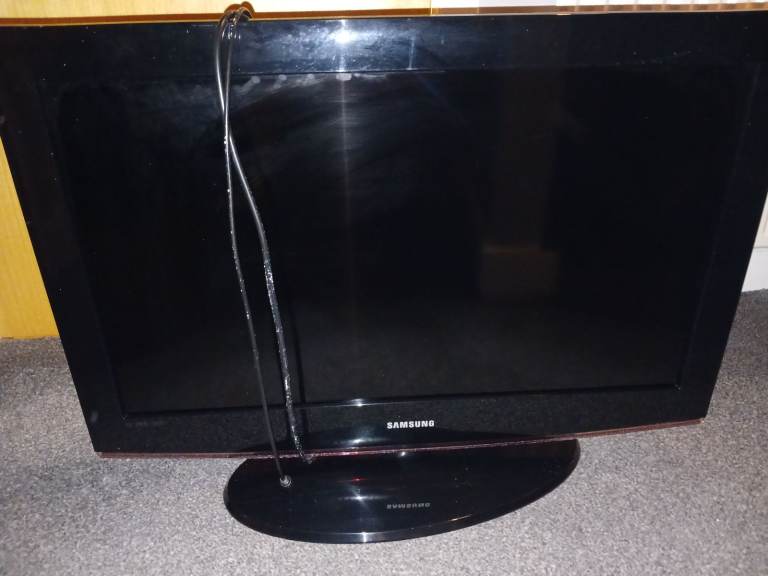 32" Samsung LCD HD television model #LE32B450C4W