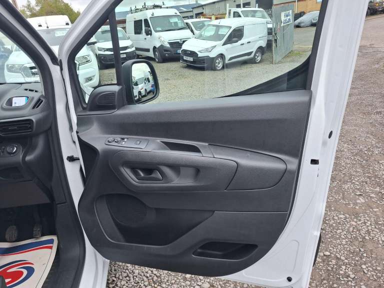 VAUXHALL COMBO 1.5 Turbo D 2300 Prime LWB L2 White Manual Diesel 2023