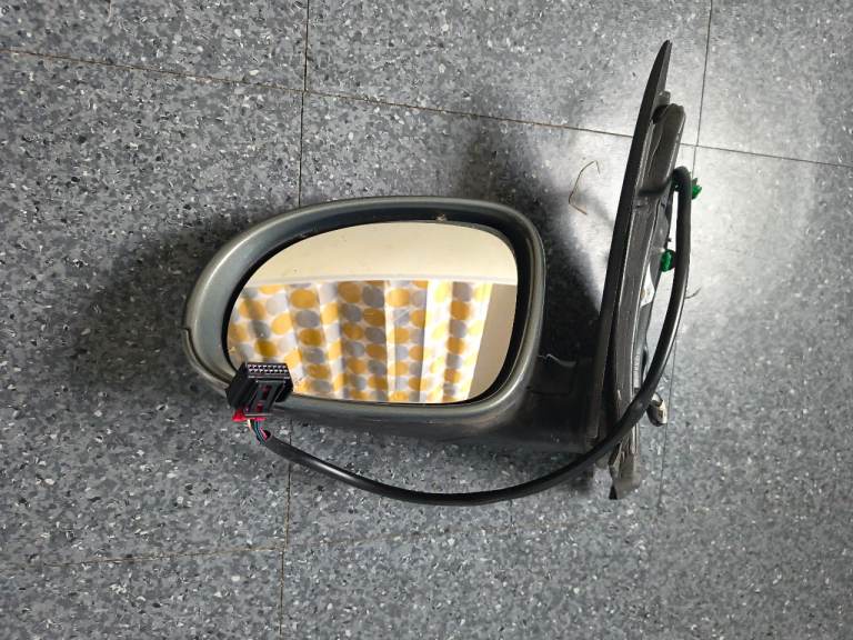 Golf mk5 passenger wing mirror sage green 