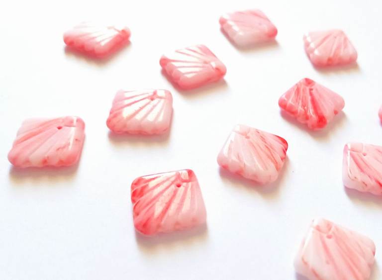 16mm Scalloped Fan Style Diagonal Square Beads (x12) Opaque Czech Glass Beads, Mixed Reds, Earrings