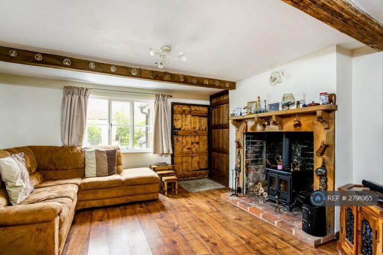 2 bedroom house in The Street, Hook, RG27 (2 bed) (#2791065)