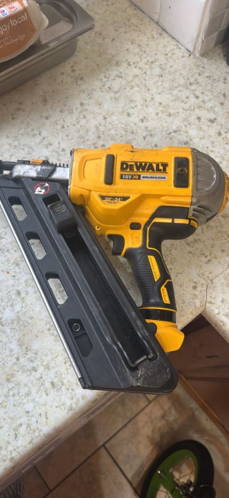 Dewalt 1st fix Nail gun